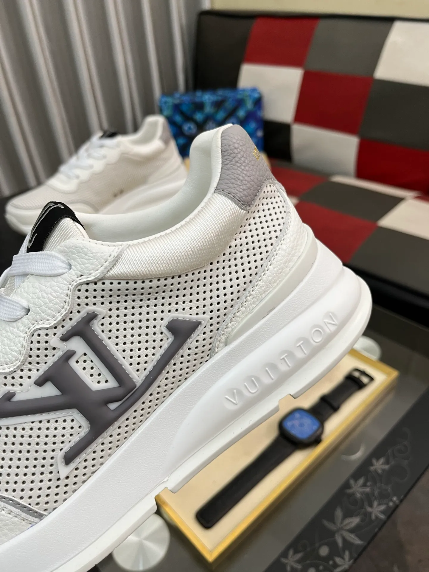 Men's shoes 💰440⌚️⌚️【LOUlS VUlTTON】Louis Vuitton ~ unique and casual style. LV counter purchasing 🏃casual shoes😍😍 are on sale at the men's counter at the same time. Italian imported brands select top-layer Italian cowhide. 🐑Sheepskin lining (refuses to discolor and rub feet) Sole: Original sole specially provided by the original factory 🎬Better in kind Code number: 38-446⃣️Color selection